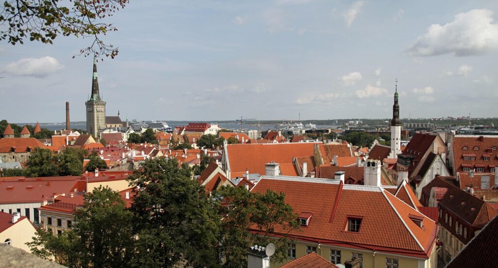 Korrapärased ja hästi valgustatud fotod aitavad ostjatel ette kujutada, kuidas oleks elada selles kodus roofs, view, architecture, buildings, tallinn, estonia, tallinn, tallinn, tallinn, estonia, estonia, estonia, estonia, estonia